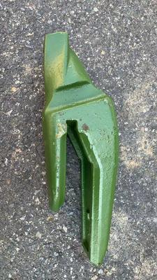 V43 Tooth Seat ESCO Style 35-45 Ton Excavator Bucket Tooth Seat Double Groove Weld-on Type Compatible with V43SYL Tooth Tip
