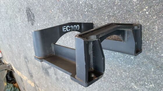 EC300 Protection de la chaîne de l'excavatrice - Qualité originale + prix direct d'usine, acier au manganèse résistant à l'usure, anti-déchainement, un choix rentable