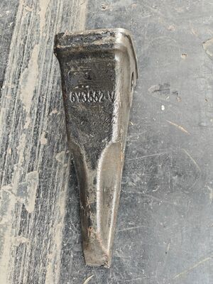 Factory Direct Sales CAT D11 Eagle Hook Bucket Teeth, Ripper Single Shank Rock Teeth 6Y3552 4T5502 High Wear-Resistant Alloy Steel Mining Ice Breaking Teeth